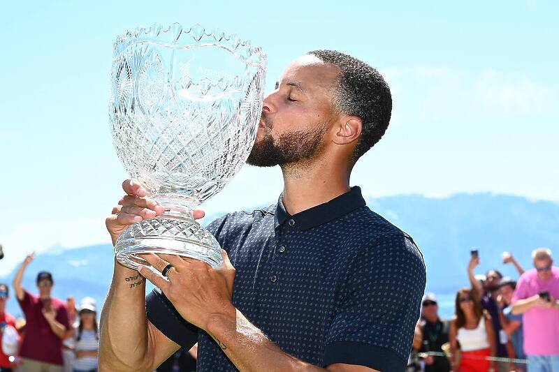Steph Curry s pobjedničkim trofejem (Foto: instagram)