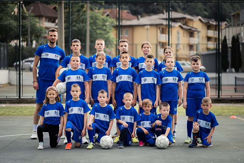 Članovi FC Konjic u Mozzartovim dresovima