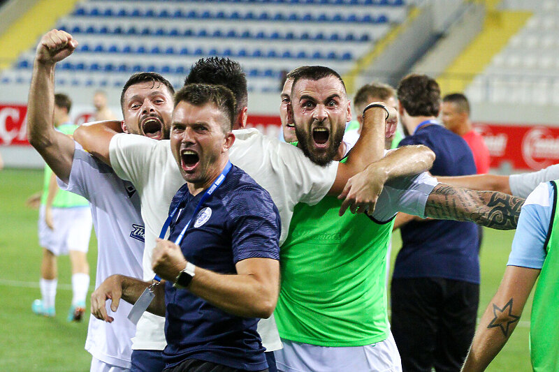 Slavlje igrača Želje nakon gola Krpića (Foto: Adem Ćatić, www.fkz.ba)