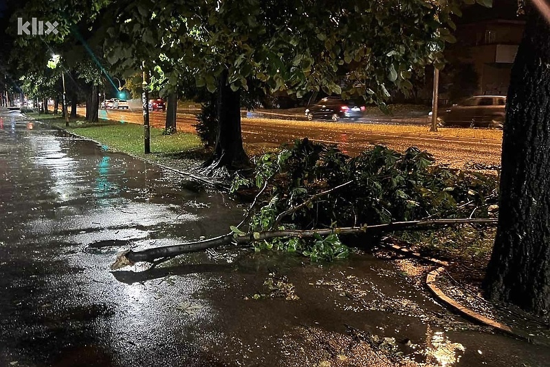 Detalj nakon posljednje oluje u Tuzli (Foto: A. K./Klix.ba)