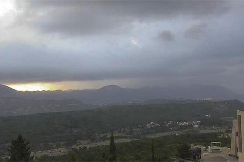 Jutrošnja fotografija požara koji je kod Dubrovnika i dalje aktivan (Foto: HVZ)