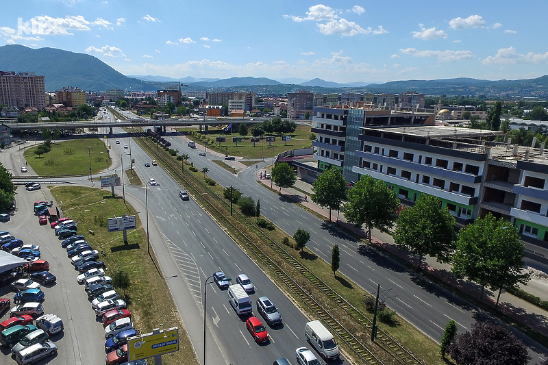 Obnova horizontalne signalizacije na glavnoj gradskoj saobraćajnici počinje na Stupu (Foto: Arhiv/Klix.ba)