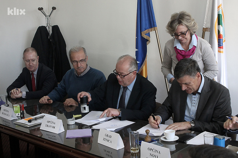 S potpisivanja ugovora o podršci realizacije projekta Plava voda (Foto: E. M./Klix.ba)