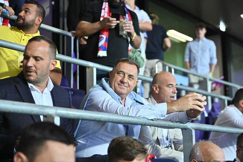 Vico Zeljković, Milorad Dodik i Milan Tegeltija na utakmici protiv Austrije u Beču (Foto: Twitter)