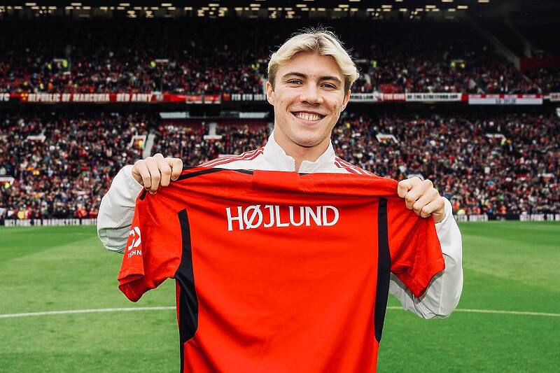 Rasmus Hojlund predstavljen na Old Traffordu (Foto: Manchester United)