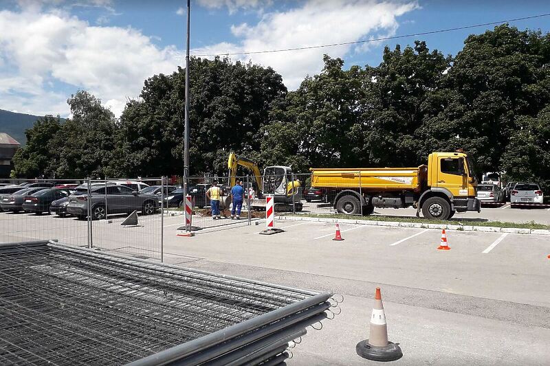 Vrše se posljednje pripreme kod Doma zdravlja Ilidža pred početak radova (Foto: Klix.ba)