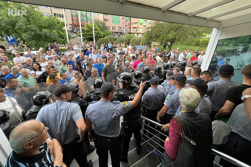 Nemile scene u Banovićima: Koristile su se i pesnice (Foto: A. K./Klix.ba)