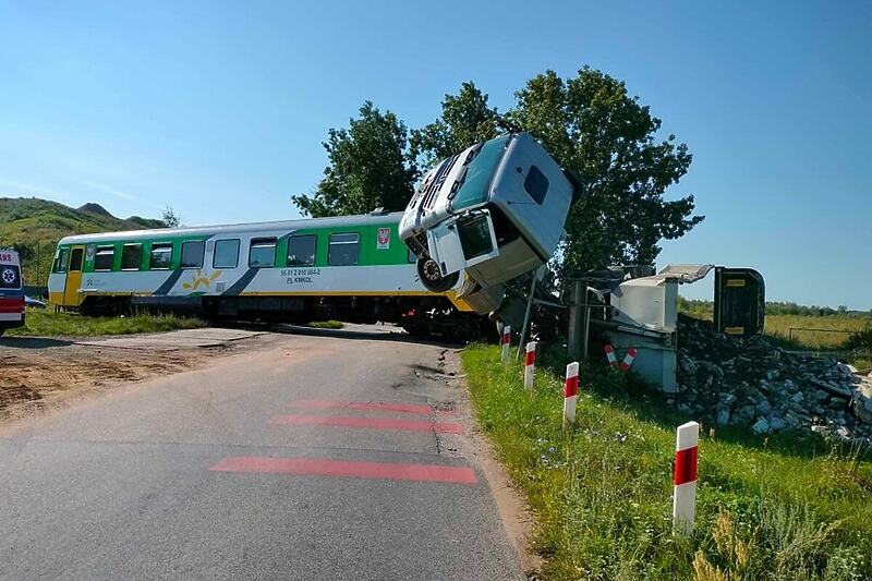 Saobraćaj u potpunosti obustavljen (Foto: OSP KSRG Siedlin/Facebook)