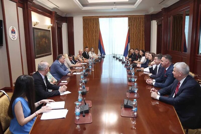 Dodik je ranije imao sastanak s ambasadorima (Foto: T. S./Klix.ba)