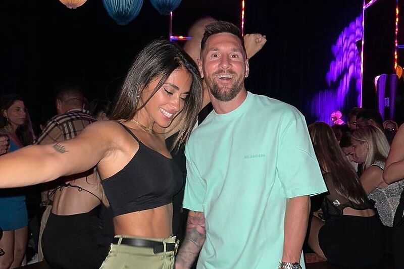 Messi sa suprugom tokom izlaska u Miamiju (Foto: Instagram)