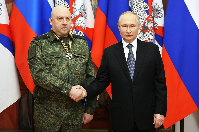 Sergej Surovikin na sastanku sa Vladimirom Putinom (Foto: EPA-EFE)