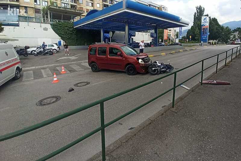 Saobraćajna nesreća u sarajevskom naselju Breka (Foto: Klix.ba)