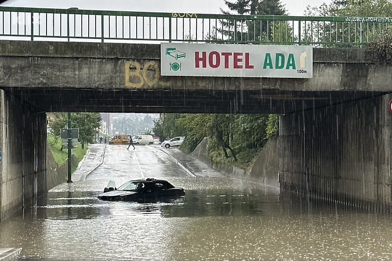 Poplavljen podvožnjak u Buća Potoku (Foto: Čitatelj)
