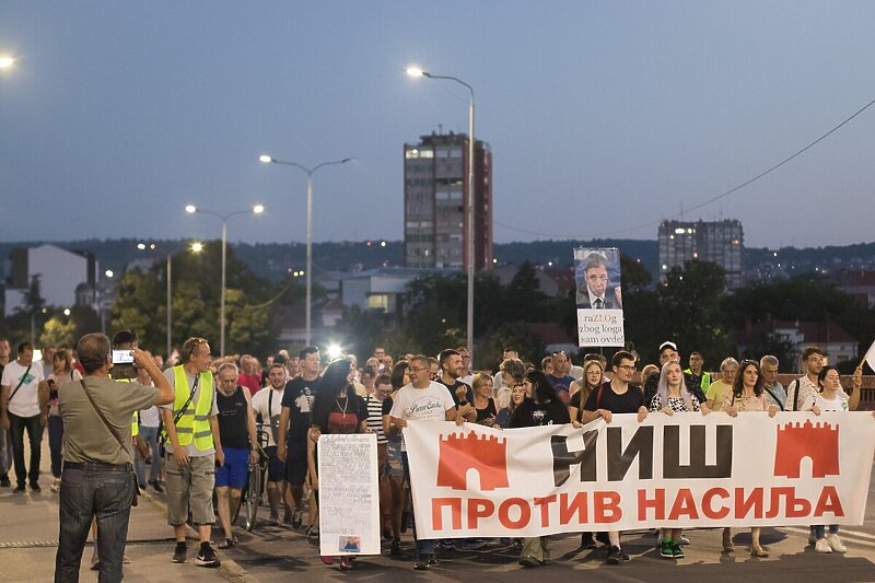 Protestna šetnja u Nišu (Foto: Twitter)