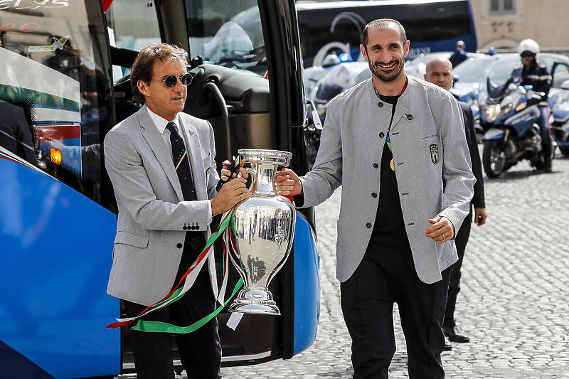 Mancini s trofejem prvaka Evrope (Foto: EPA-EFE)