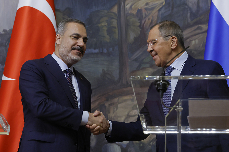 Hakan Fidan i Sergej Lavrov (Foto: EPA-EFE)