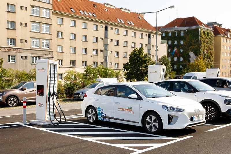 Javni park u Beču za punjenje električnih vozila (Foto: Wien Energie/Max Kropitz)