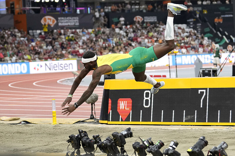 McLeod prilikom skoka (Foto: EPA-EFE)