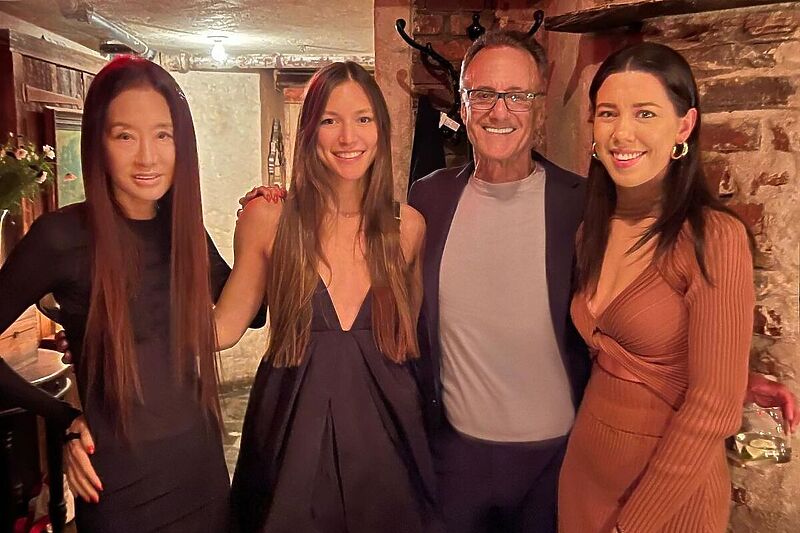 Vera Wang s kćerkama i bivšim suprugom Arthurom P. Beckerom (Foto: Instagram)