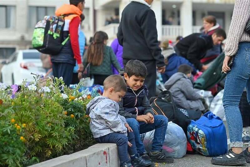 Izbjeglice na trgu u Stepanakertu (Foto: Davit Ghahramanyan)