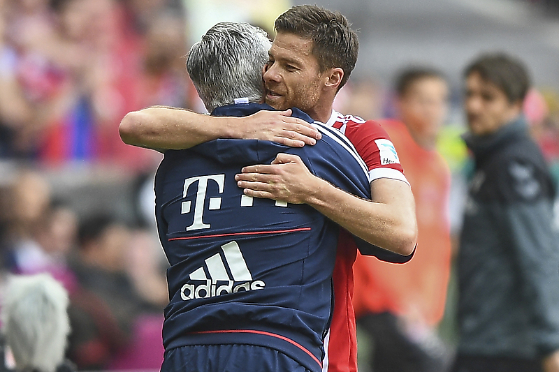 Carlo Ancelotti i Xabi Alonso dok su sarađivali u Bayernu (Foto: EPA-EFE)