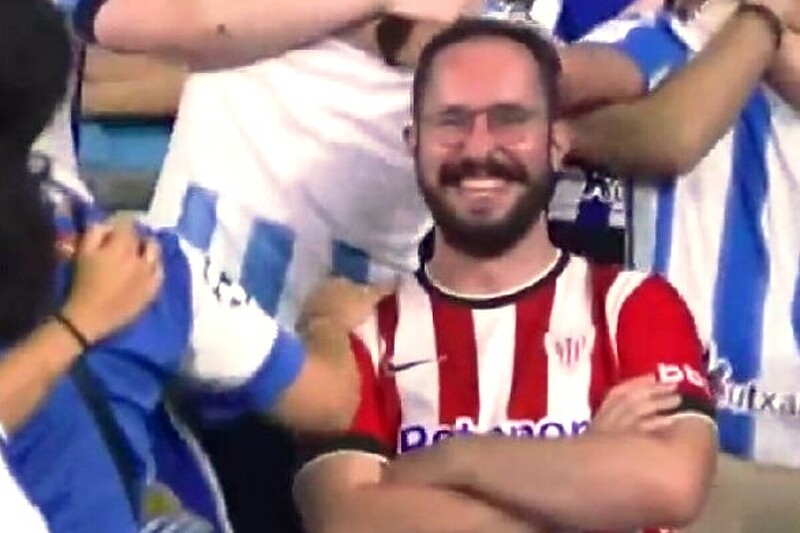 Na navijača Athletica niko nije obraćao pažnju (Foto: Screenshot)
