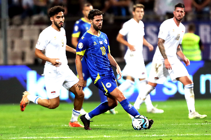 Miralem Pjanić u dresu reprezentacije BiH (Foto: EPA)