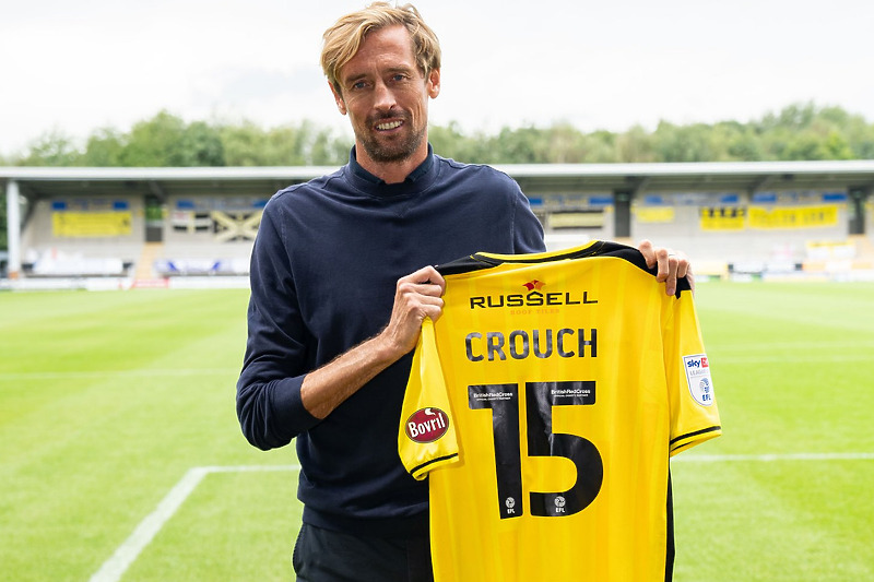 Crouch pozira s dresom Burtona (Foto: Burton Albion FC)