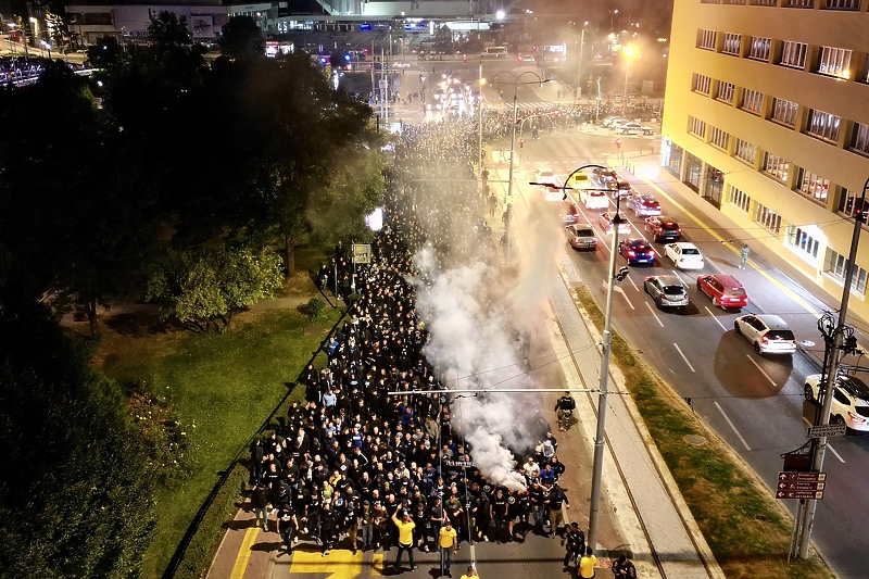 Manijaci krenuli na Koševo (Foto: D. S./Klix.ba)