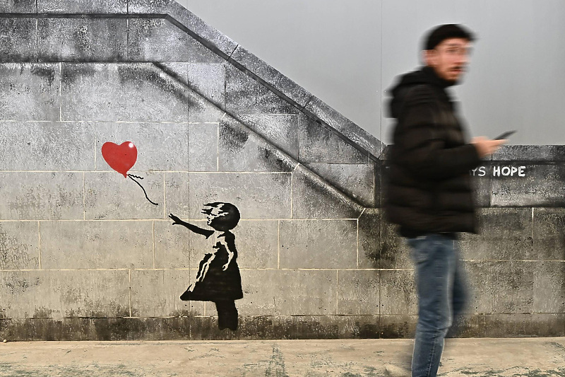 Banksyjeva "Djevojčica s balonom" (Foto: EPA)