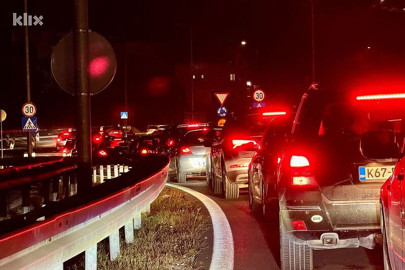 Kolona vozila na ulazu u Sarajevu zbog udesa kod Stupske petlje (Foto: Klix.ba)