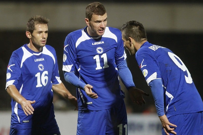 Senad Lulić, Edin Džeko i Vedad Ibišević na utakmici protiv Litvanije (Foto: EPA)