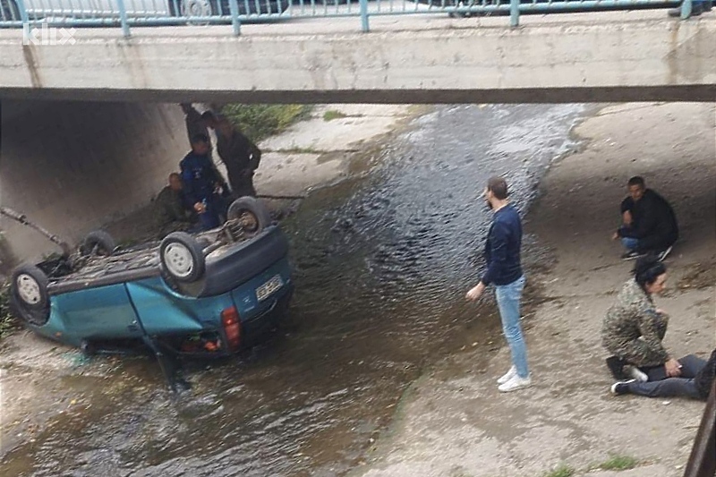 Povrijeđenima u pomoć pritekli građani Zenice (Foto: Čitatelj)