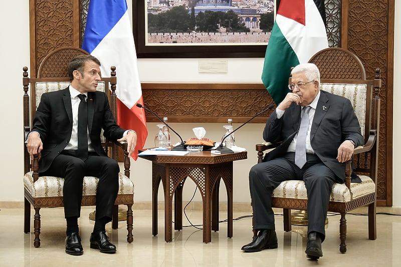 Emmanuel Macron i Mahmoud Abbas (Foto: EPA-EFE)