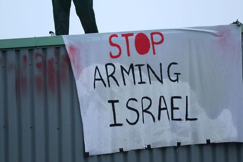 Protest ispred fabrike oružja u Velikoj Britaniji, izvor: Instagram