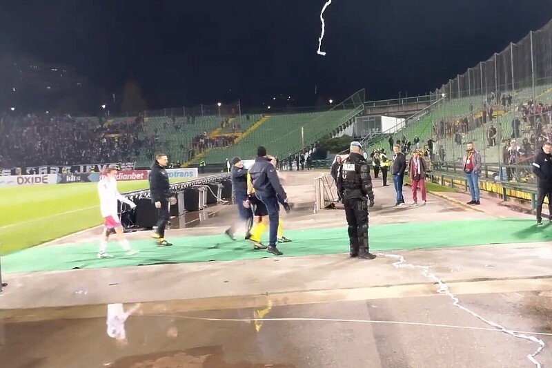 Trenutak kada je Peljto umalo pogođen (Foto: Screenshot/Sportsport.ba)