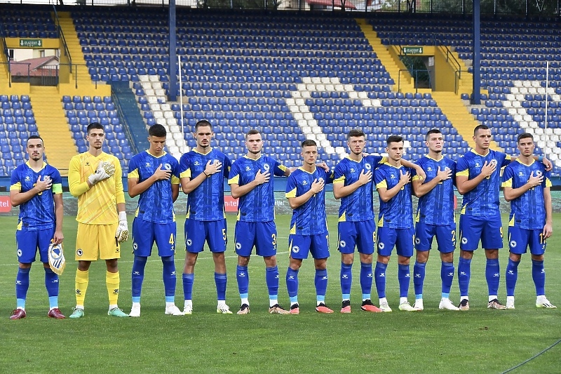 Ivan Bašić (skroz lijevo sa kapitenskom trakom) u dresu mlade reprezentacije BiH (Foto: Arhiv/Klix.ba)
