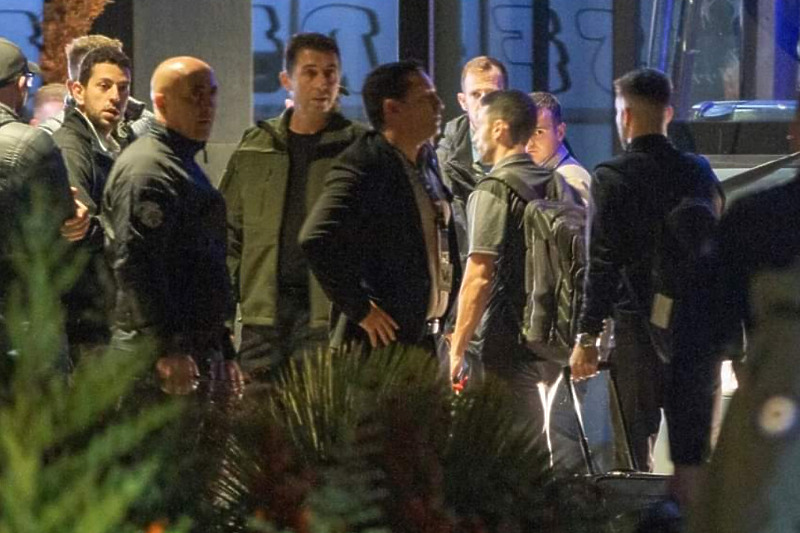 Stanje pred hotelom tokom dolaska izraelskih nogometaša (Foto: Twitter)