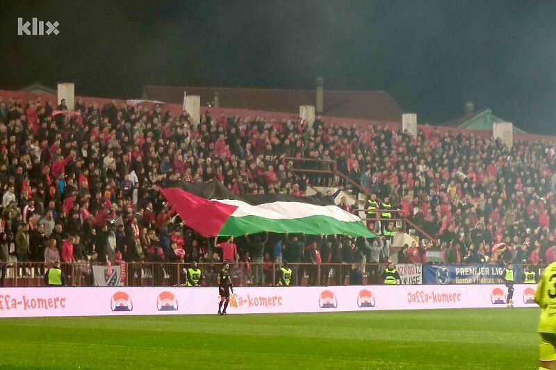 Palestinska zastava na sjeveru stadiona Rođeni (Foto: G. Š./Klix.ba)