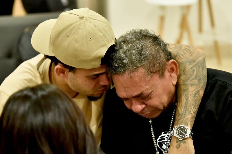 Luis Diaz u zagrljaju s ocem (Foto: Twitter)