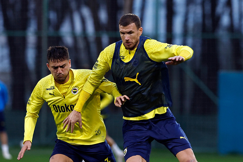 Džeko na treningu Fenerbahčea (Foto: Fenerbahce/Facebook)