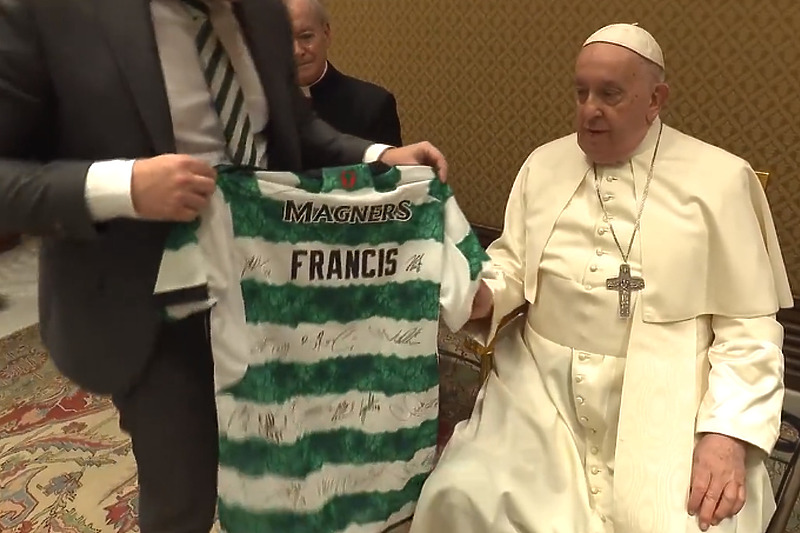 Poklon za papu Franju (Foto: Screenshot)