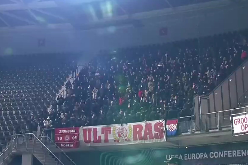 Ultrasi na tribinama AFAS stadiona (Foto: Screenshot/Arena Sport)