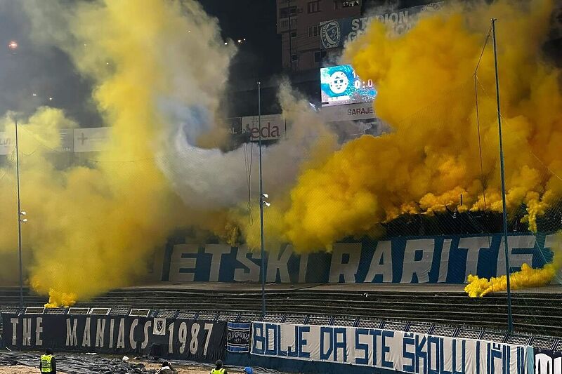 Performans Manijaka na južnoj tribini (Foto: I. M./Klix.ba)