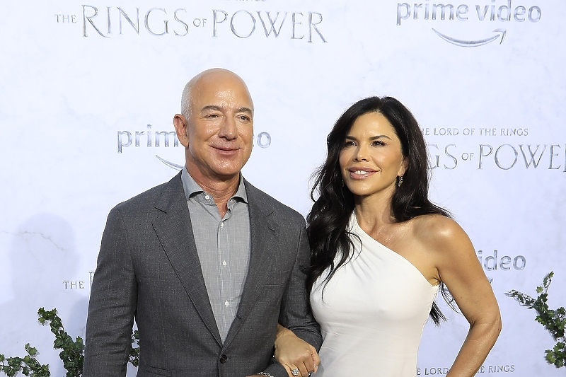 Jeff Bezos i Lauren Sanchez (Foto: Twitter)