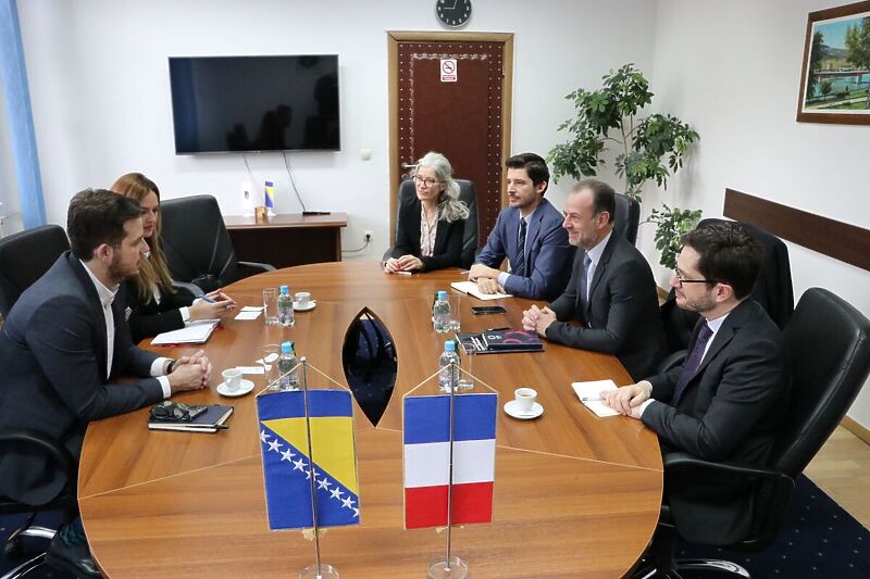 Sastanak predstavnika Vlade KS i Francuske (Foto: Vlada KS)