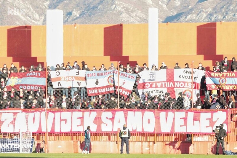 Navijači Veleža s oduzetim zastavama (Foto: G. Š./Klix.ba)