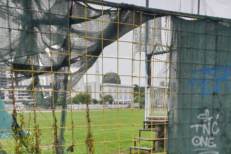 Ograda stadiona u katastrofalnom stanju (Foto: Čitatelj)