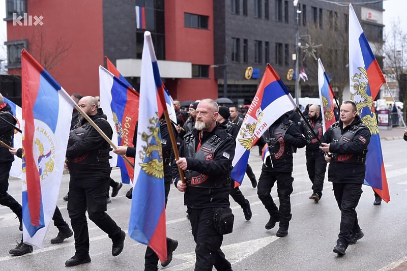 Fotografija s prošlogodišnjeg obilježavanja neustavnog 9. januara, prisustvovali su i Noćni vukovi (Foto: Arhiv/Klix.ba)