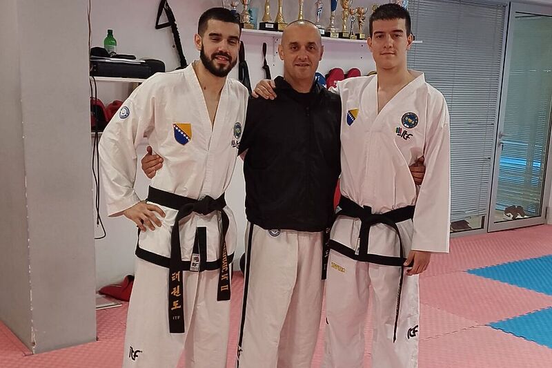 Nenad Jerinić u sredini (Foto: Facebook)